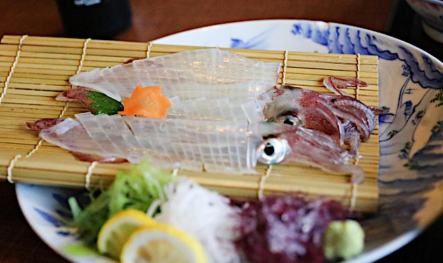 呼子のイカ活きづくり