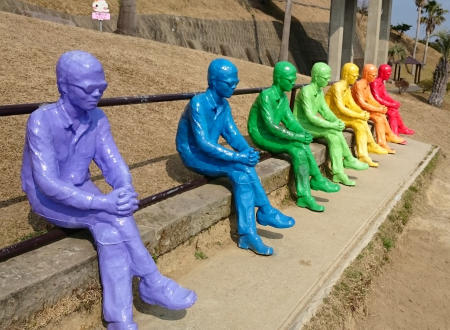 カラフルな7人のオブジェ