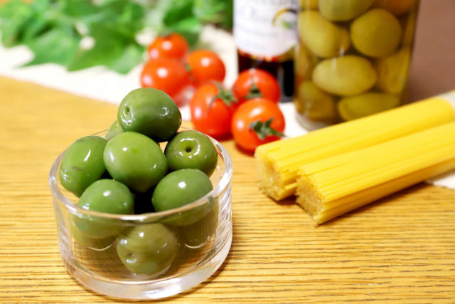 早摘みオリーブの実の食べ方